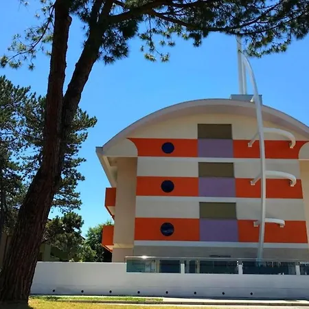 Spend Your By The Pool-beahost * بيبيوني